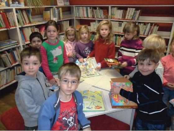 T VESELÉ ÈASOPISY Pomùcky a potøeby: Dìtské a obrázkové starší èasopisy, které je možno rozstøíhat. S dìtmi využijeme rùzné starší èasopisy tvoøivým zpùsobem. Vybrané strany nakopírujeme, napø.