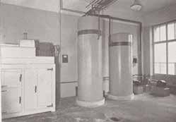 kongresu průmyslové chemie v Lille a v roce 1935 se účastnil sjezdu Německé společnosti pro výzkum minerálních olejů v Berlíně. 57 Negativním rysem první poloviny 30.