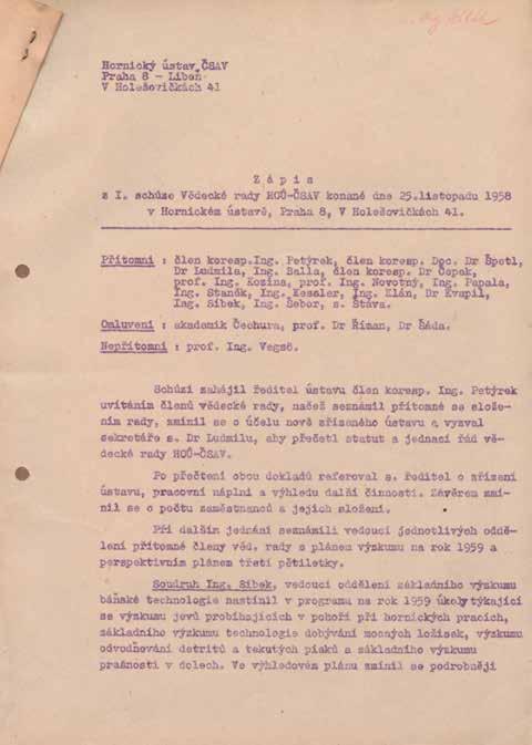 104 HORNICKÝ ÚSTAV ČESKOSLOVENSKÉ AKADEMIE VĚD (HOÚ ČSAV) 105 Studijní oddělení, zaměstnanci knihovny Hornického ústavu ČSAV, 29. května 1961, foto J.