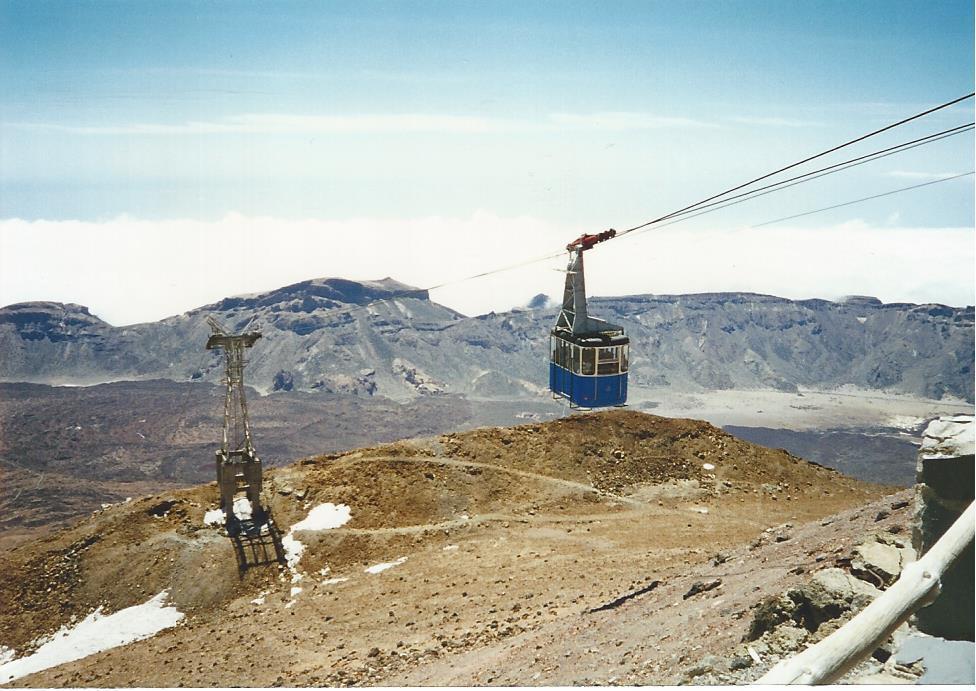 Najdete zde nejvyšší horu celého Španělska, asi 3700 metrů vysokou Pico del Teide, která se nachází uprostřed úchvatného národního parku, kde se lesy střídají s náhorními plošinami a hlubokými
