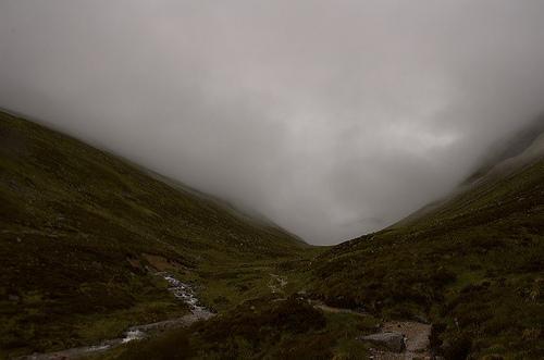 Weather It is said that Scotland has weather rather than a climate. The only thing one can be sure about tomorrow's weather is that it will change! Highest recommendation: take an umbrella!