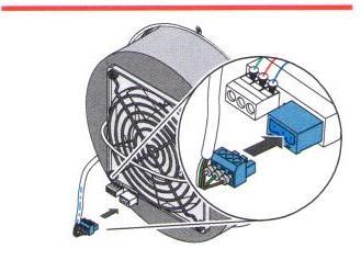 nejprve v první fázi otáček na mód odtahu vzduchu (šrouby na konektoru jsou viditelné). Díky tomuto zapojení, budete moci provést snadněji kontrolu větracího systému.