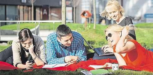 Do programu HC NET, který začíná již letosvříjnu, hledáme především vysokoškoláky svýborným analytickým alogickým myšlením, perfektní angličtinou achutí vycestovat po státnicích do zahraničí,