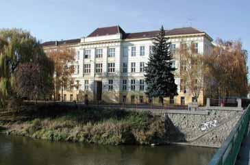 5 Výroční zpráva Jihomoravského kraje 2017 Organizace založené a zřízené Jihomoravským krajem Dětský domov Vranov, příspěvková organizace Vranov č. p. 160, 664 32, Vranov http://www.dd-vranov.