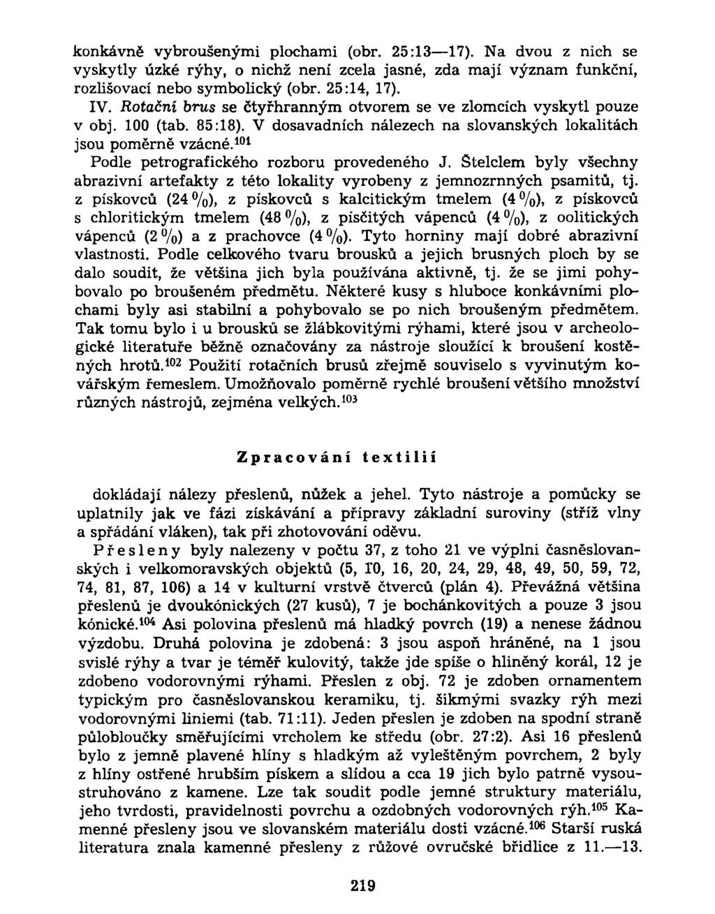 konkávně vybroušenými plochami (obr. 25:13 17). Na dvou z nich se vyskytly úzké rýhy, o nichž není zcela jasné, zda mají význam funkční, rozlišovací nebo symbolický (obr. 25:14, 17). IV.