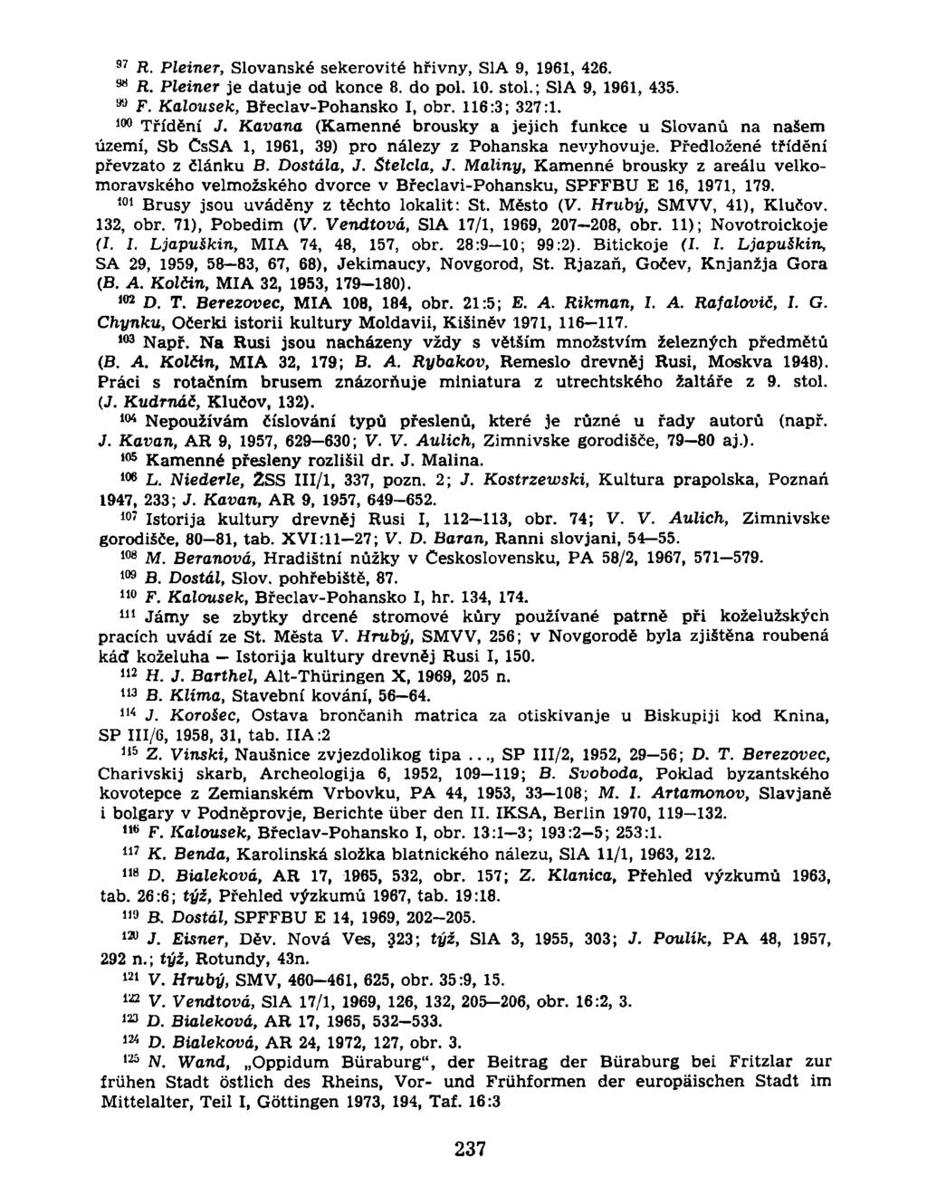 97 R. Pleiner, Slovanské sekerovité hřivny, S1A 9, 1961, 426. 98 R. Pleiner je datuje od konce 8. do pol. 10. stol.; S1A 9, 1961, 435. 99 F. Kalousek, BřeclavPohansko I, obr. 116:3; 327:1.