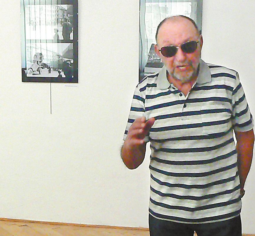 STRANA 3 Rozhovor TN - SRPEN 2018 Brauner: Nikdy jsem se tak nebál (Dokončení ze str. 1) Chtěl jsem si udělat nějaké obrázky pod tím nápisem. Stála tam paní, kterou jsem neznal.