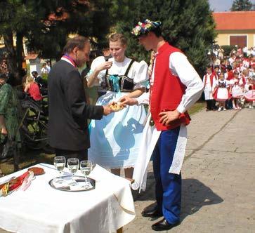Telnický zpravodaj září 2018 Informace z obecního úřadu 9 a Michalu Kubíčkovým, Olze Netolické, Svatoslavu Motalovi, Leoně Bímové, Ivě Donovalové, Monice Hanikové, manželům Sekaninovým (koňská stáj)