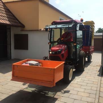 STARŠÍ VEŘEJNÉ OSVĚTLENÍ NATŘENO Starší lampy veřejného osvětlení na Lesné a podél chodníku z ulice Palackého do nádražní čtvrti byly v průběhu jara a léta natřeny novou stříbrnou barvou.