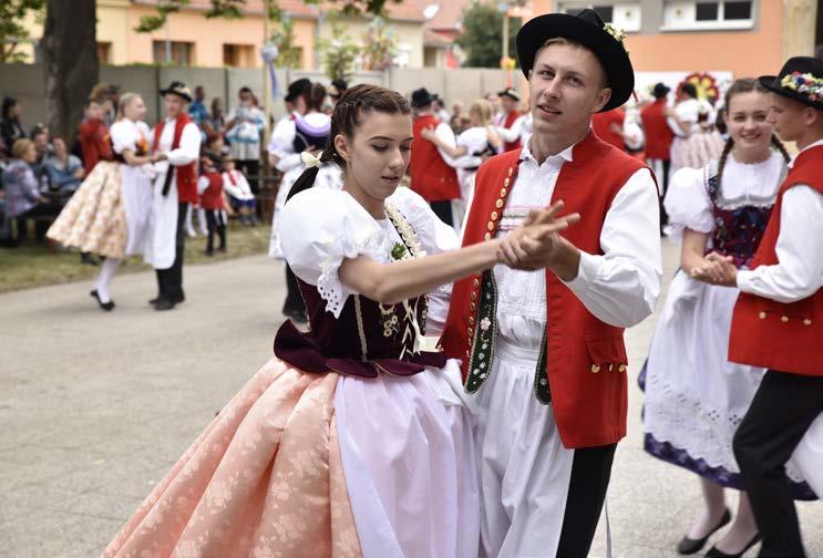 Telnický zpravodaj září 2018 Společnost a kultura 29 čtu, a tak jsme až do samotných hodů vlastně netušili, kolik těch malých tanečníků pod májou bude.