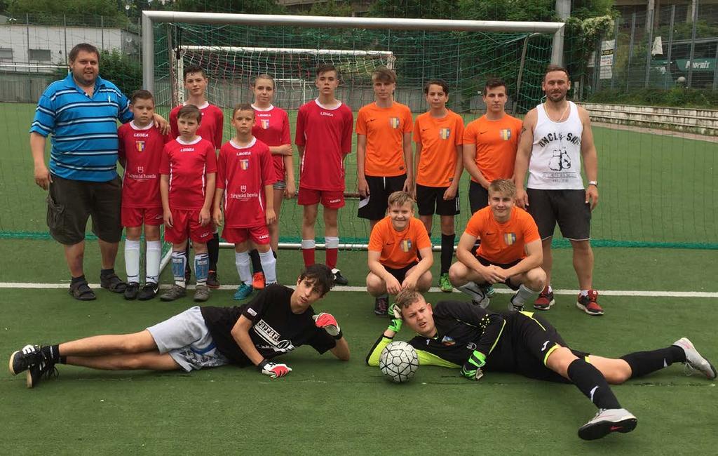 52 Sport Telnický zpravodaj září 2018 Sokolská telnická mužstva B a A při posledním ligovém turnaji v brněnských Lužánkách Toužín, který je už dlouhá léta tahounem našeho Áčka a nejlepším střelcem