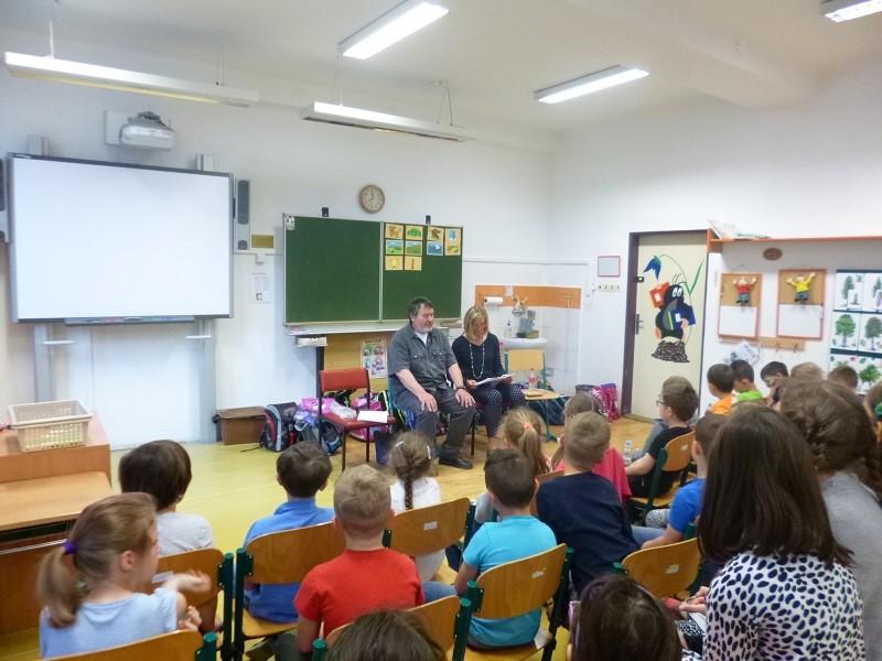 Zástupce firmy jsme si pozvali na úřad, prošli jsme si terén a poukázali na nedostatky. Firma naše připomínky akceptovala a slíbila nápravu. Vít Mojžíš Čtu, čteš, čteme Události a dění v obci Dne 17.