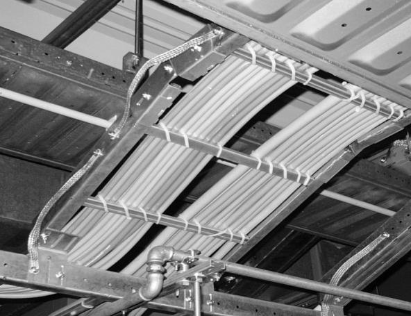Důležitá je činnost stínění proti elektromagnetickým vlivům, pokud je spojeno se zařízením na obou svých stranách.