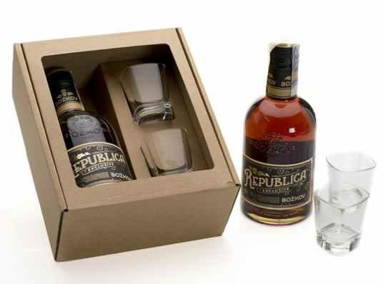 RUM REPUBLIKA 100 let Oslate 100 let Republiky styloě Krabice obsahuje rum Republika 0,5 l 2 ks