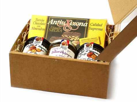 ˇ ŠPANELSKO-FRANCIE MIX Krabice s francouzskými delikatesami a čokoládou Dárkoá krabice obsahuje: tradiční španělský Turrón mandle čokoládě je skělou