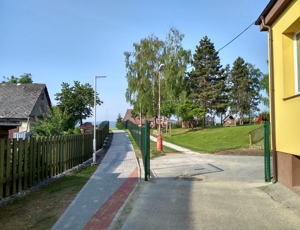 Po počátečních hrubých stavebních pracích a výkopech, které se stihly udělat na podzim, se musela stavba vlivem nepříznivého počasí přerušit.
