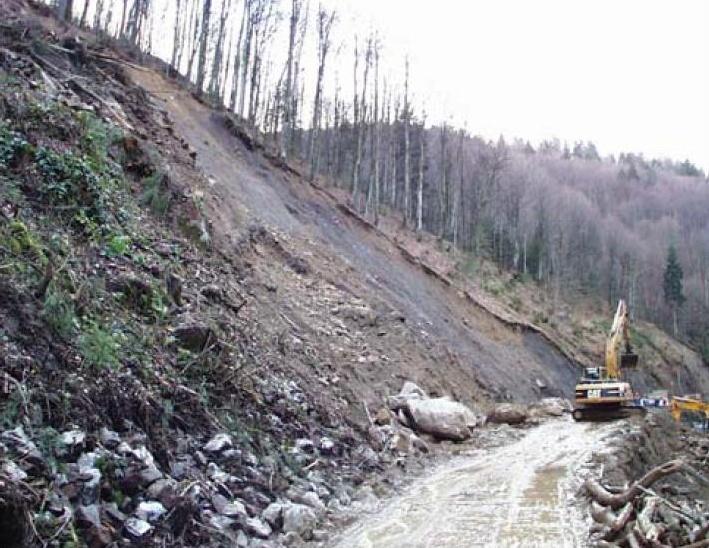 Čabranka stále funguje jako erozní činitel a svým tokem průběžně eroduje a odnáší materiál údolních svahů. Zájmový úsek se nachází v tektonické jednotce Gorski kotar.