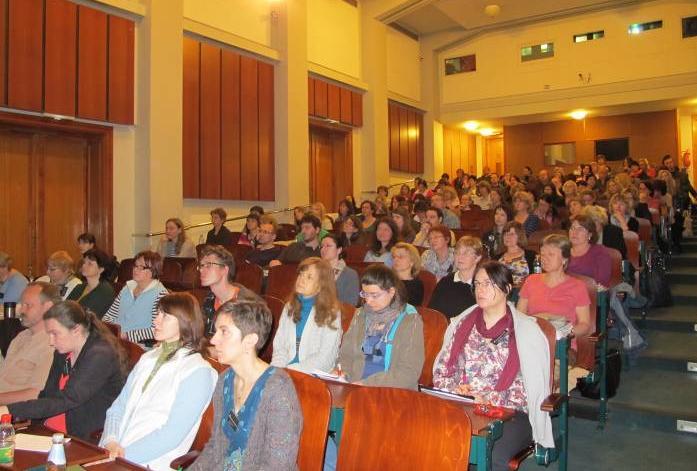 Vzdělávání knihovníků, semináře, porady Počet vzdělávacích akcí v rámci RF 18 1 Počet účastníků těchto akcí 351 Počet odučených hodin 79 Počet porad 14 Celoživotní vzdělávání knihovníků je nezbytnou