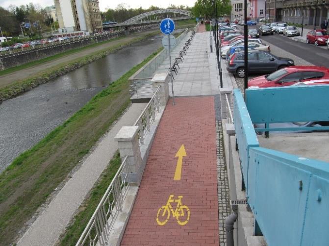 Z dat nasbíraných v pracovních dnech roku 2015 při dnech svědčících cyklistické dopravě nicméně můžeme uvést: na stezce podél řeky Ostravice u ul.