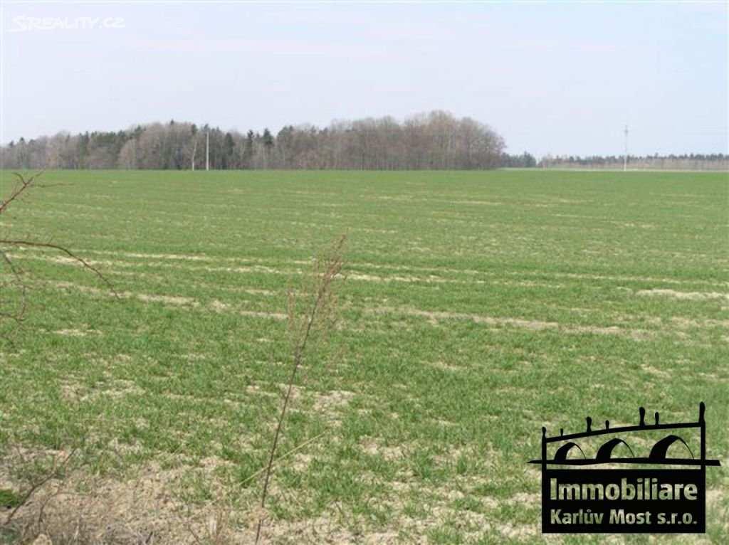 9 Na základě nabídek zemědělských pozemků ve srovnatelných lokalitách, které se pohybují v rozmezí 11 26 Kč/m 2, s přihlédnutím ke konfiguraci terénu a kvalitě okolí, stanovuji jednotkovou cenu 18