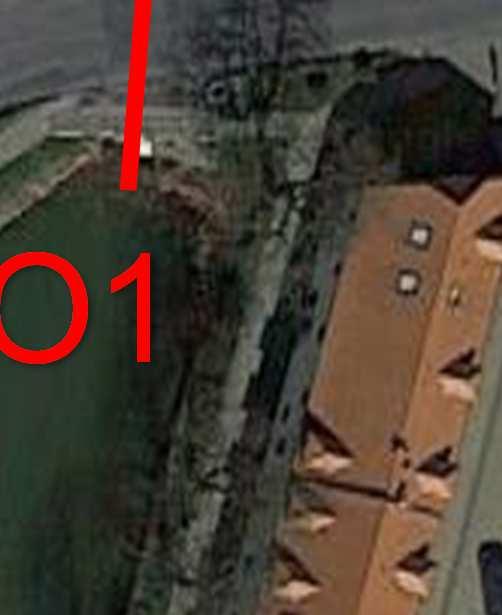 V západním břehu se nachází betonové potrubí, které je pozůstatkem