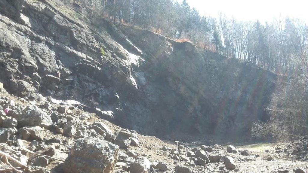 na 15:30. Vstupné zde není ţádné. Galerii zpřístupňuje samotné druţstvo umělecké výroby Granát Turnov, které se zpracováním granátů zabývá více neţ 60 let (Internet - 5).