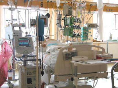 Cardiol 2000) snižuje cerebrální krevní průtok, zhoršuje ischemické poškození (Lin B, Acta Neuropathologica 1998;