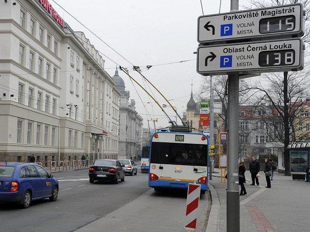 Stožár č. 12 Místecká Stožár č. 13 Bohumínská V hlavní (master) značce je řídící jednotka, která může komunikovat buď přes GPRS modem nebo přes kartu WIFI.