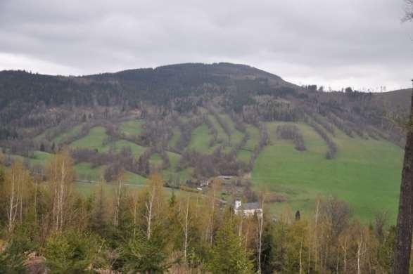 Krajina tetovaná prací hospodářská