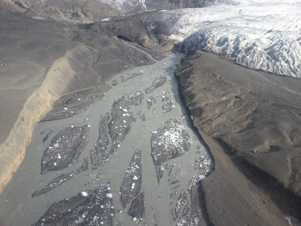 Povodně způsobené vulkanickou činností - ledovcová povodeň (Jökulhlaup [ˈjœːkʏl øip]) - příčina: subglaciální geotermální