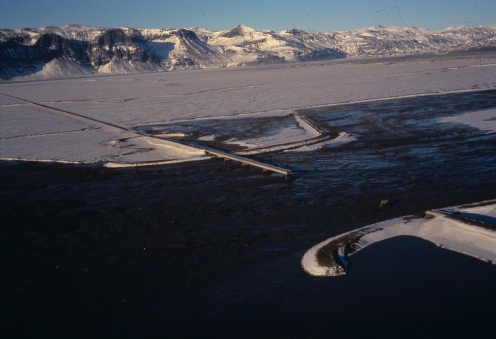 Povodně způsobené vulkanickou činností - ledovcová povodeň (Jökulhlaup [ˈjœːkʏl øip]), Island -