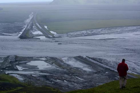 s -1 bylo přesunuto 2,2 km 3 materiálu, vrstva sedimentu dosáhla mocnosti až 12 m - poslední