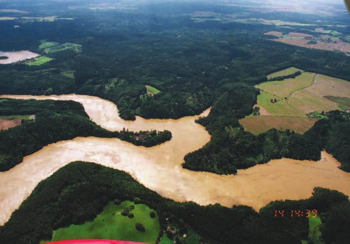 Obr. 2.4. Soutok Vltavy a Otavy v nádrži Orlík Průběh povodňové situace na Vltavě nad VD Orlík Toto povodí bylo oběma vlnami srážek nejvíce zasažené.