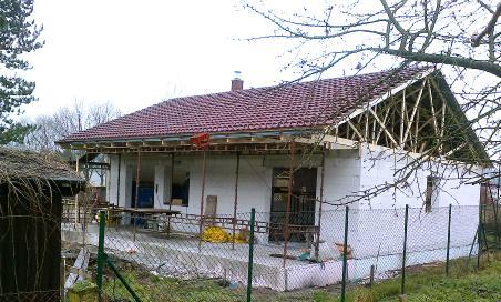 I přes nepřízeň počasí byla pomocí moderní techniky osazena