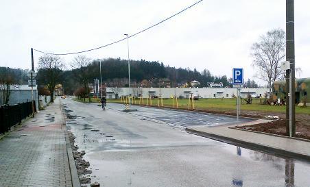Zde byl založen krátký chodník. Parkoviště pak bude sloužit i pro návštěvníky výstavy v krytu U vody.