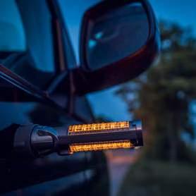SAVER LIGHT je multifunkční kapesní svítilna, která je vybavena i řezákem bezpečnostních pásů, nouzovým kladívkem a blikajícími výstražnými LED světly.
