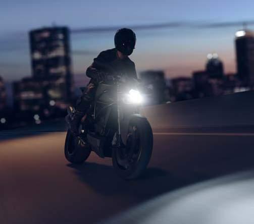 VÝKON NIGHT RACER 110 NIGHT RACER 90 OSRAM světelné zdroje pro motocykly Technologie odolná vůči otřesům Výkon a emoce, pro rekreační i sportovně založené motocyklisty: žárovky OSRAM NIGHT RACER 110,