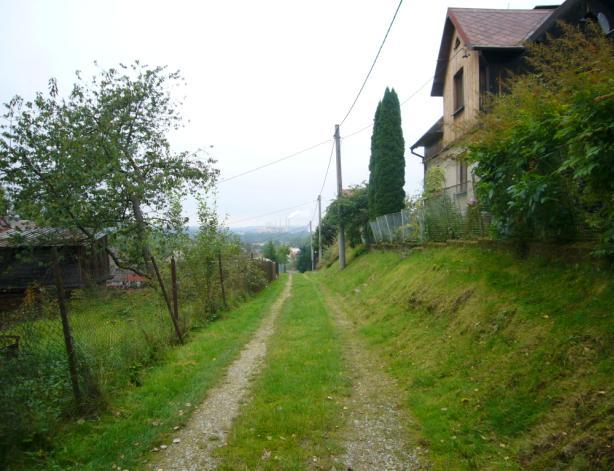 km 0,04000 řadou zapuštěných žulových kostek. Příprava staveniště V rámci přípravy staveniště bude vytyčen geodetem obvod staveniště. Tato kontrola bude probíhat za účasti investora a zhotovitele.