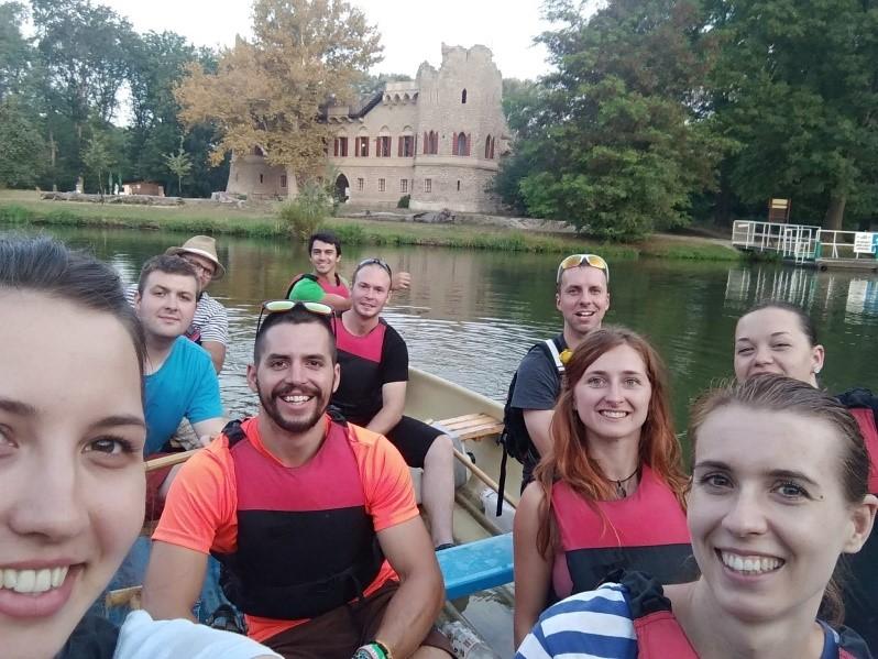 Po základní škole jsem nastoupila na Biskupské gymnázium v Ostravě Porubě a po čtyřech letech jsem začala studovat Experimentální biologii na Ostravské univerzitě.