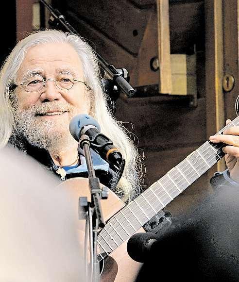 František Sušil je našel na Moravě vprvní půlce 19. století. DALIBOR MAŇAS OLOMOUCKÝ KRAJ Adventní období zaskočilo písničkáře Jaroslava Hutku chřipkou. Dokonce musel zrušit jedno své vystoupení.