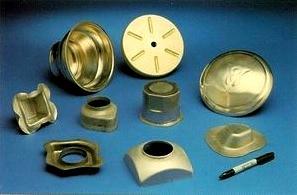 1.3 Hydroform [2, 5, 15, 16, 19, 25, 32] Hydroform je technologie, kde je kapalina uzavřena v tlakové nádobě (kontejneru) a utěsněna tenkou pryžovou membránou (obr. 23).