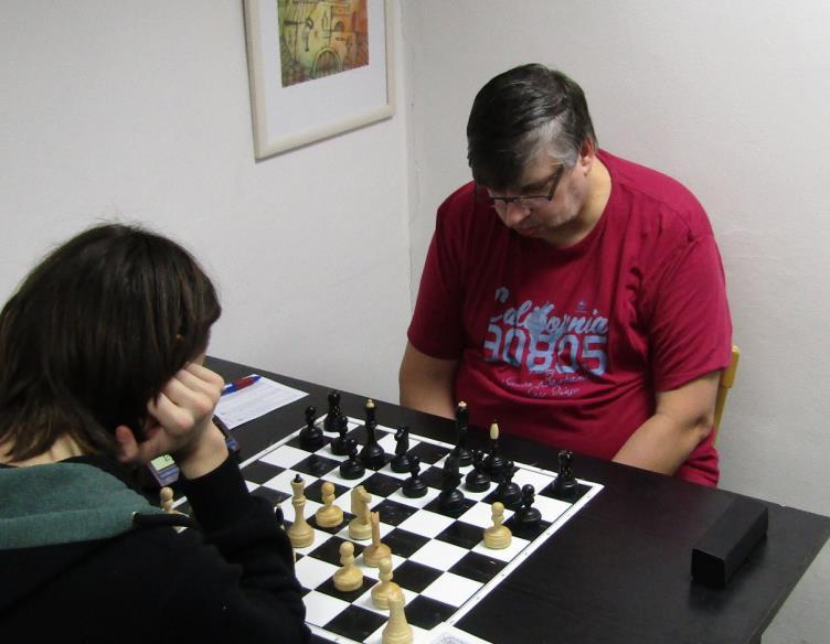 38. Jd5?! (bílý má obtížnou pozice dobré tahy není vidět jak b4, tak i tah v partii jsou někde kolem -2) Jxh5 39.
