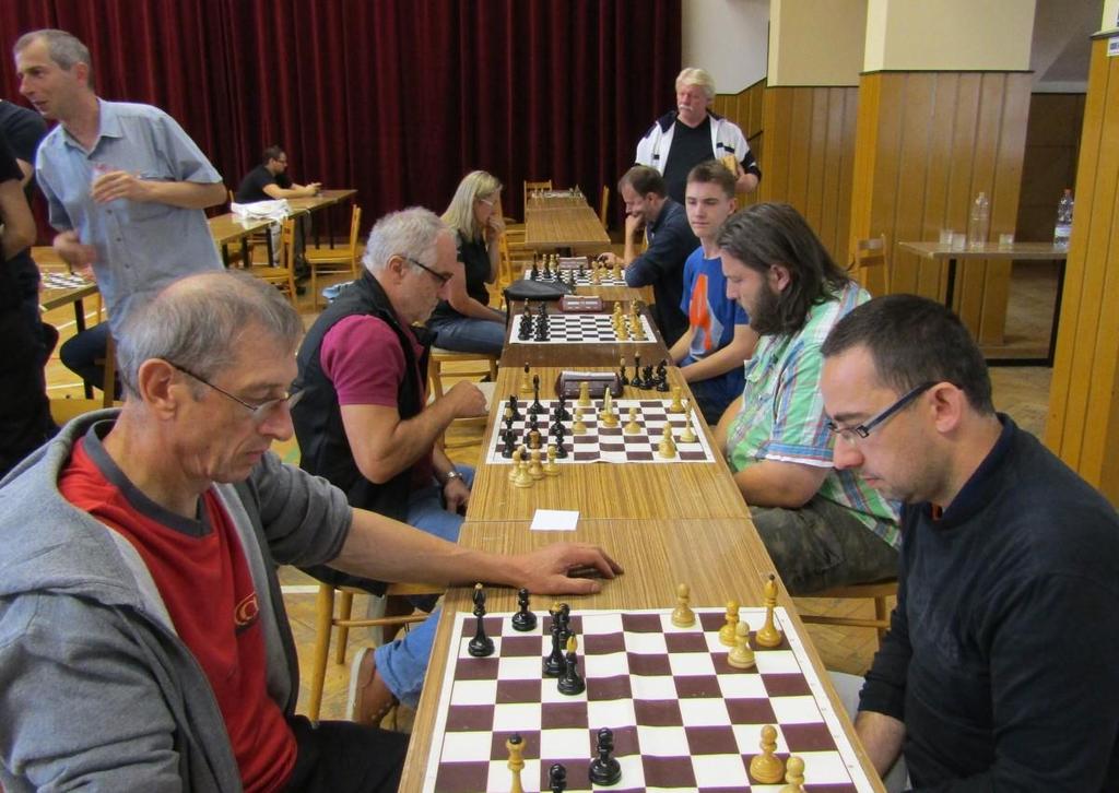 Při zápase se Zlínem 17.11.2015 Krajský přebor v bleskovém šachu Vlčnov Celkem 30 hráčů si přijelo zahrát KP v bleskovém šachu, který uspořádal agilní oddíl z Vlčnova.