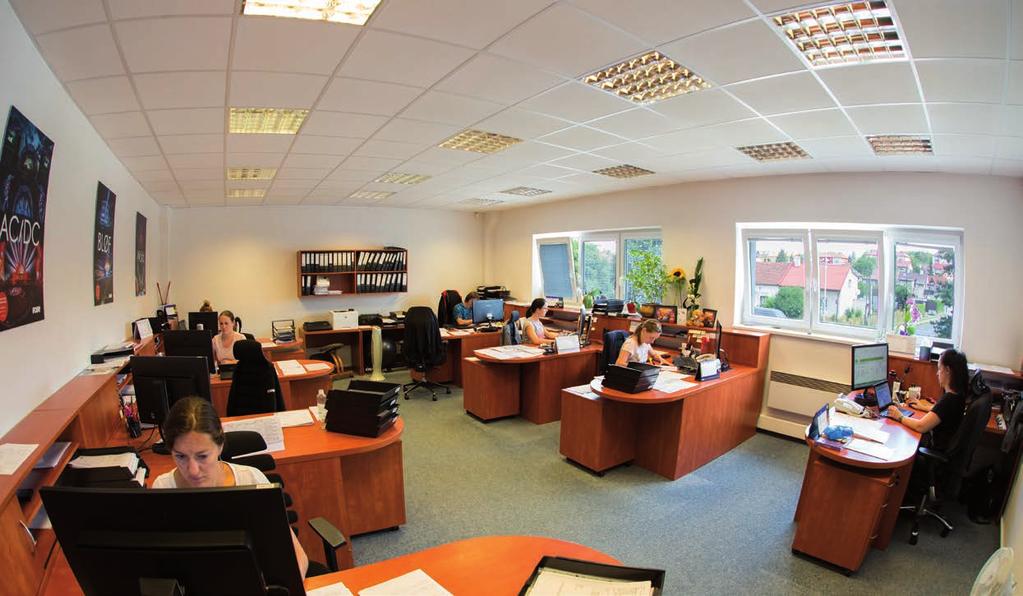 JEDEN DEN JEDEN DEN NA OBCHODNÍM ODDĚLENÍ V diáři Renaty Prorokové navíc najdete každou středu meeting managementu s generálním ředitelem Davidem Orságem a s kolegy z nákupního, finančního,