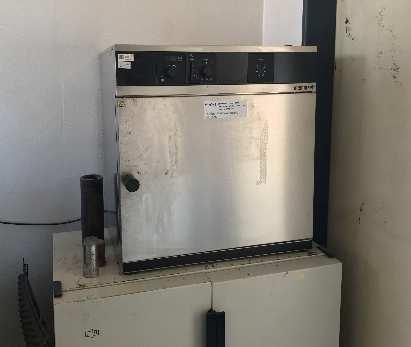 6 Teplotní komora s nucenou cirkulací vzduchu ( sušárna ) 4.2.2 Stárnutí v tlakové nádobě PAV Tlaková nádoba PAV (Pressure Aging Vessel) na obrázku 7 se běžně využívá pro stárnutí asfaltového pojiva.