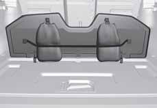 05 Během jízdy Nakládání Držák na tašky* 12 V elektrická zásuvka* G017745 G017825 Držák na tašky pod skládacím poklopem v podlaze.