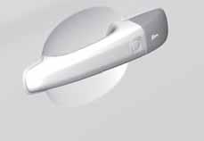 02 Zámky a alarm Keyless drive* 02 Odemykání Vůz se odemkne, když se rukou dotknete kliky na dveřích nebo stlačíte pogumovanou přítlačnou plochu na výklopných dveřích zavazadlového prostoru - dveře