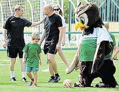FOTO MILOSLAV LUBAS ČESKÝRÁJ Pozdně středověkýzbrojnoš avyobrazení pracovních nástrojů kameníků a lomařů.