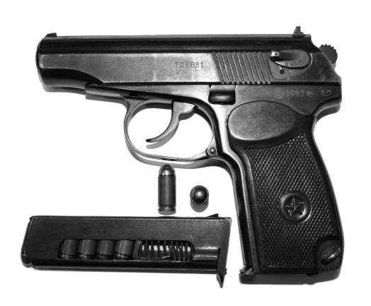 UTB ve Zlíně, Fakulta aplikované informatiky 48 - Hmotnost: 770g - Délka zbraně: 185 mm - Typ náboje: 9 mm Luger - Kapacita zásobníku: 16 nábojů Služební zbraň pro přepravu peněz a cenin by svým
