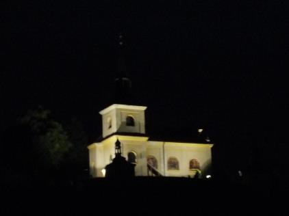 Silueta kostela byla této noci během konání akce